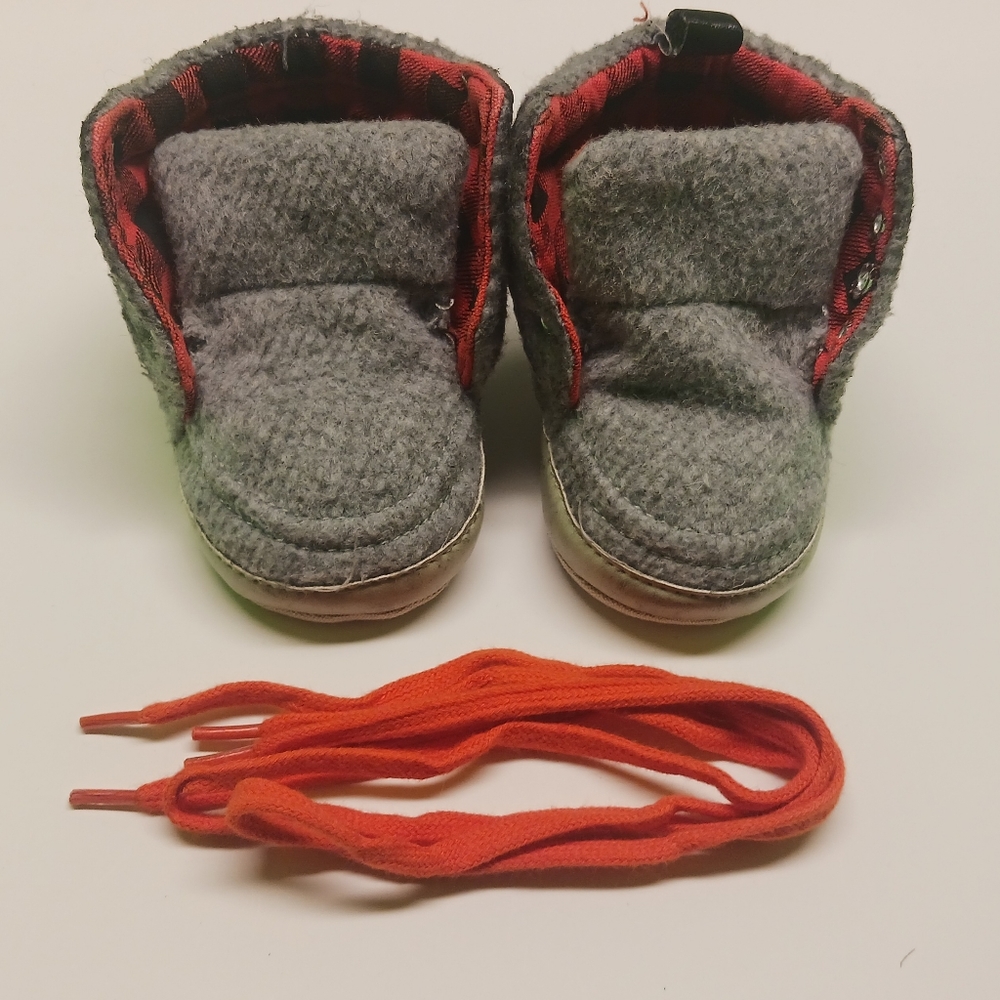Soft FILA PRE WALKER BABY CRIB SHOES 6 - 9 MONTHS